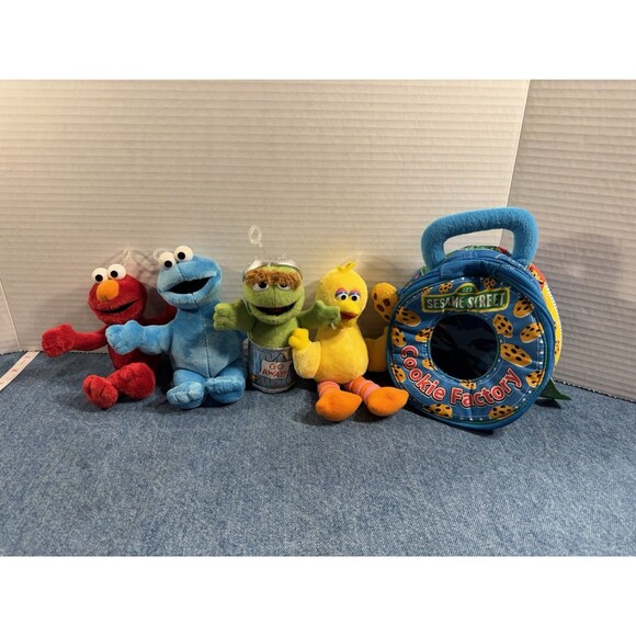 Sesame Street Plush Collection Lot Of 4 Plush And One Small Bag - Picture 1 of 15
